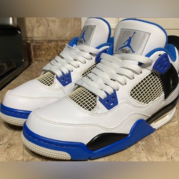 Jordan 4s - Picture 2 of 6